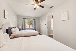 4 bedrooms, desk, iron/ironing board, free WiFi