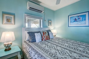 2 bedrooms, free WiFi, bed sheets - Beach Vacation! Walkable to Dining&Shopping-Unit A (Tybee Island)