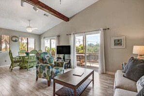 Smart TV - Beach Vacation! Walk to Dining&Shopping-2 Units (Tybee Island)