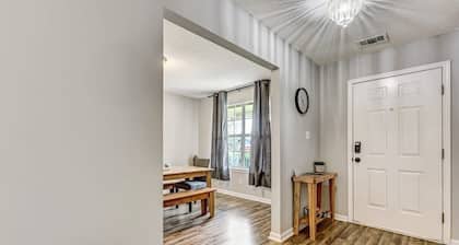 Pet-Friendly Stay with Patio & BBQ Near Historic Downtown