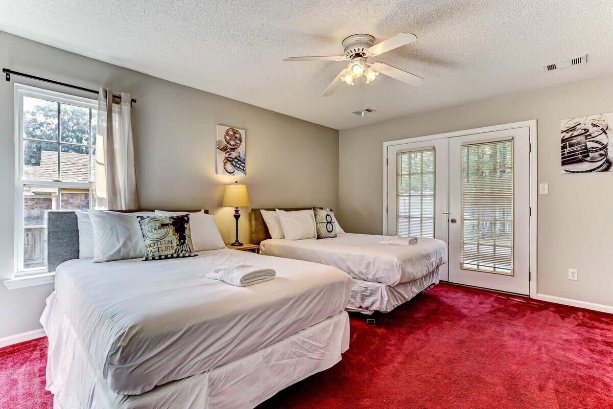 3 bedrooms, iron/ironing board, Internet, bed sheets