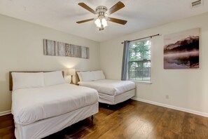 3 bedrooms, iron/ironing board, free WiFi, bed sheets