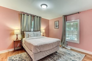 3 chambres, bureau, fer et planche à repasser, accès au Wi-Fi (inclus)