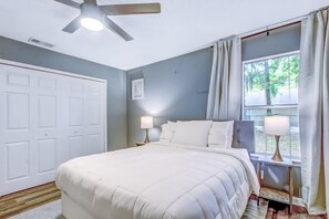 3 bedrooms, desk, iron/ironing board, free WiFi