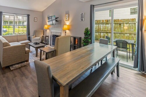 Spacious Family Stay Near Downtown Dining & Parks