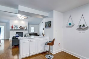 Lobby - 15 Mins to Tybee&Downtown! Fenced Yard & Firepit (Savannah)