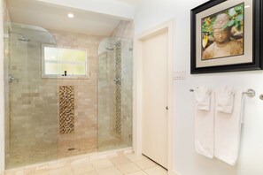 Shower, hair dryer, towels, soap - Yippee Kai Eh! @ Rum Point - A Villa with Heated Pool & Dock (Rum Point, Grand Cayman)