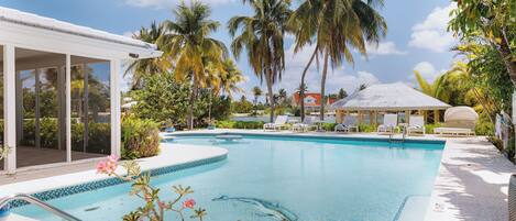 Piscine extérieure, piscine chauffée