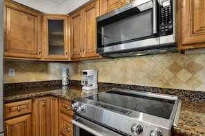 Condo, Multiple Beds (Tristan Towers unit 2B) | Private kitchen