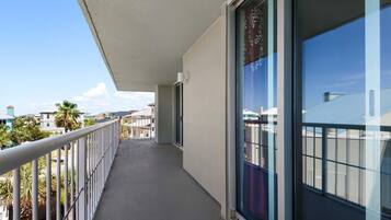 公寓客房, 多張床 (Tristan Towers unit 2B) | 住宿一隅