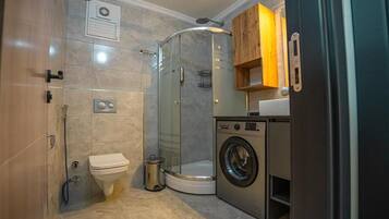 Hårføner og håndklær