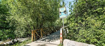 Gorgeous Vintage Charm / Steps from Trailhead / Ideal for Longer Stays
