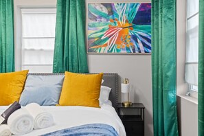 Iron/ironing board, WiFi, bed sheets