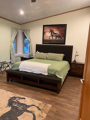 2 bedrooms, in-room safe, iron/ironing board, free WiFi