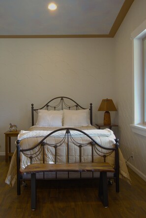 In-room safe, iron/ironing board, WiFi, bed sheets