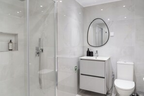 Shower, hair dryer, towels