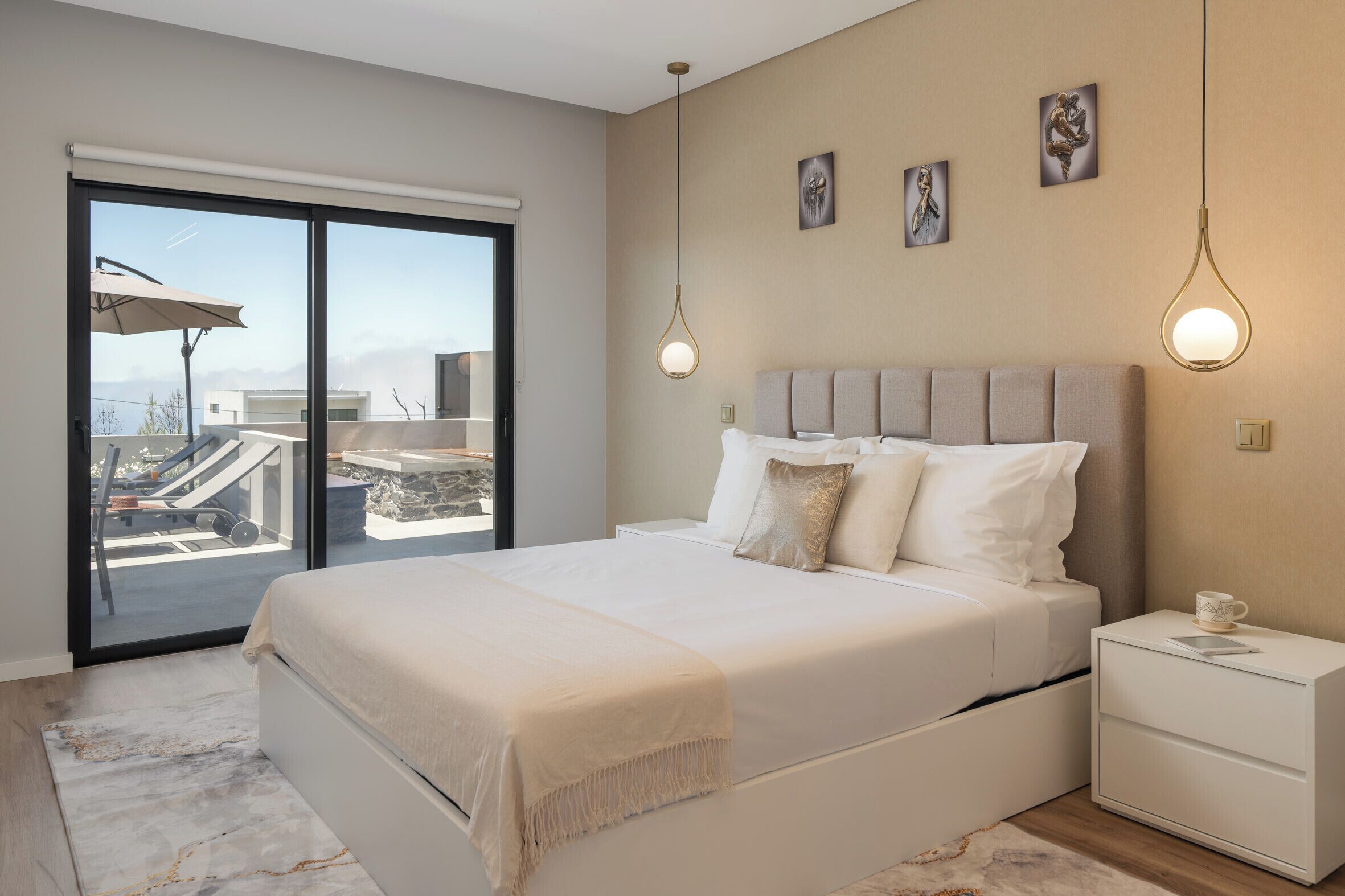 3 habitaciones, tabla de planchar con plancha, wifi y ropa de cama 