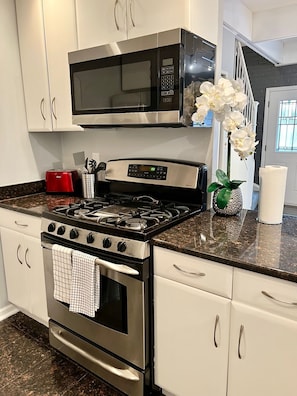 Mikrowelle, Ofen, Herdplatte, Geschirrspüler