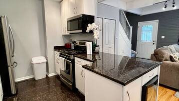 Mikroaaltouuni, uuni, liesi, astianpesukone