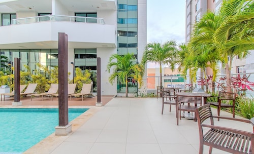 Accommodation With Pool, Sauna, and gym in the Heart of Salvador - AAP