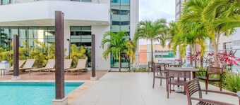 Accommodation With Pool, Sauna, and gym in the Heart of Salvador - AAP