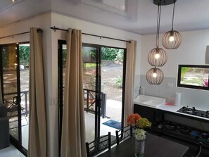 Unclassified image, 2 of 8, button