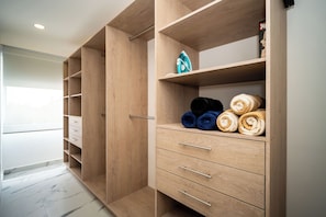 Apartamento Confort, 1 cama de matrimonio grande con sofá cama, vistas a la ciudad | Wifi gratis y ropa de cama