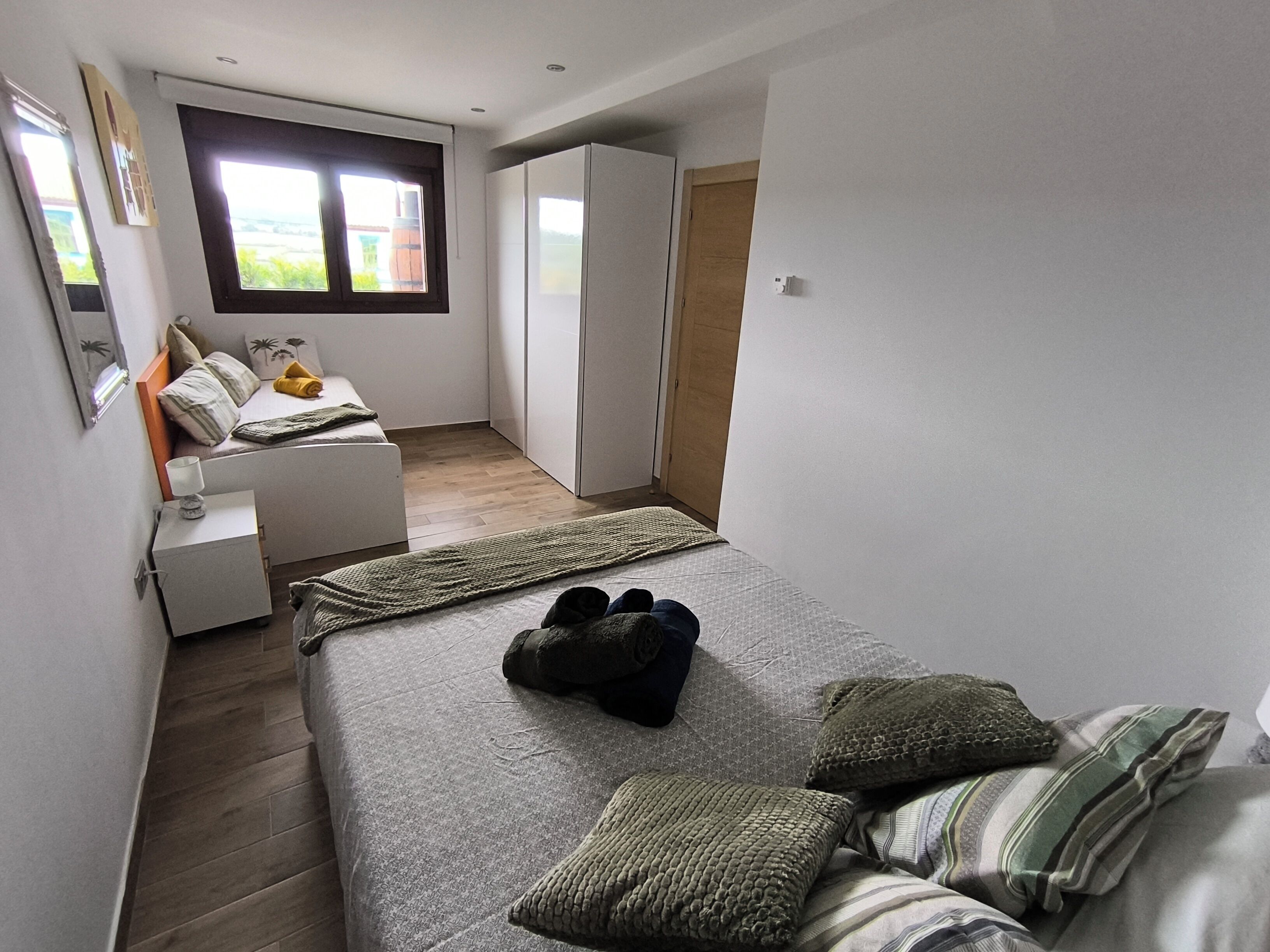 5 slaapkamers, een strijkplank/strijkijzer, wifi, beddengoed