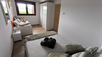 5 slaapkamers, een strijkplank/strijkijzer, wifi, beddengoed