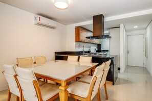 Basic Apartment | Dining