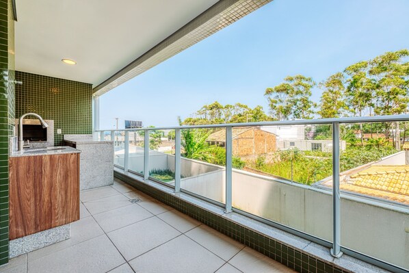 Basic Apartment | Terrace/patio