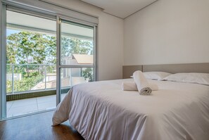 3 bedrooms, free WiFi, bed sheets - Modern Apt With Balcony 150m From the sea Abc0202 (Itajai)