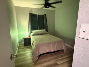 4 室のベッドルーム、WiFi、ベッドシーツ