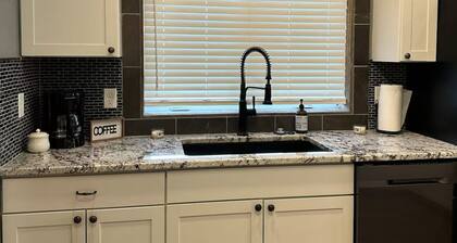 Charming 2-bedroom house in Pinedale with WiFi
