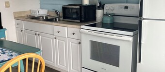 Quiet condo with WiFi in Pacific Beach.  Less than 5 minutes to the beach.