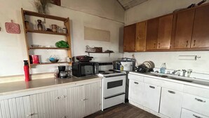 Private kitchen - Hunting Cabin, Authentic 1800's, RUSTIC, Miner's fishing and Hunting Cabin (Grant)