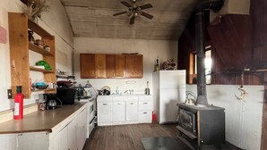 Private kitchen - Hunting Cabin, Authentic 1800's, RUSTIC, Miner's fishing and Hunting Cabin (Grant)