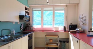 Micro-ondes, four, plaque de cuisson, lave-vaisselle