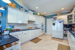 Mikrowelle, Ofen, Herdplatte, Geschirrspüler