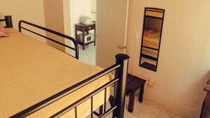 A bedroom with a bed, a small table, a chair, and a mirror on the wall. - 2 bedroom house with swimming pool in Ixtapa (San José Ixtapa)