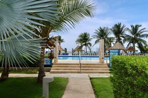 Villa with a view of the the sea and 50 meters away Gated community