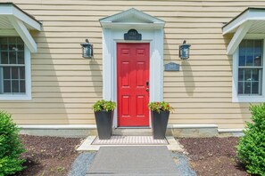 Exterior detail - Historic Home with Colonial Charm in Manchester (Manchester)