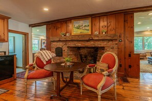 Interior - Historic Home with Colonial Charm in Manchester (Manchester)