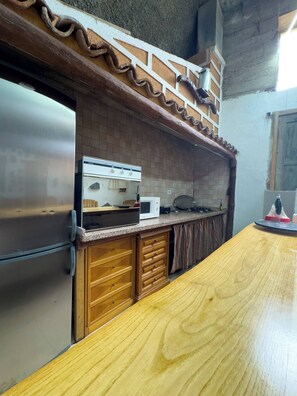 House, 2 Bedrooms, Accessible, Smoking | Private kitchen