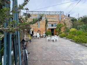 House, 2 Bedrooms, Accessible, Smoking | Outdoor dining