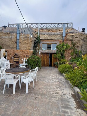 บ้านพัก, 2 ห้องนอน, พร้อมสิ่งอำนวยความสะดวกสำหรับผู้พิการ, สูบบุหรี่ได้ | ลานระเบียง/นอกชาน