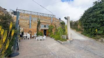 Casa, 2 dormitoris, accessible, fumadors | Servei de restauració a l'aire lliure