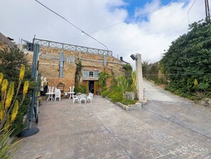 House, 2 Bedrooms, Accessible, Smoking | Outdoor dining