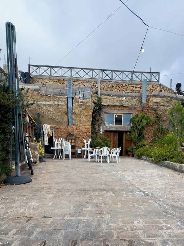 House, 2 Bedrooms, Accessible, Smoking | Outdoor dining