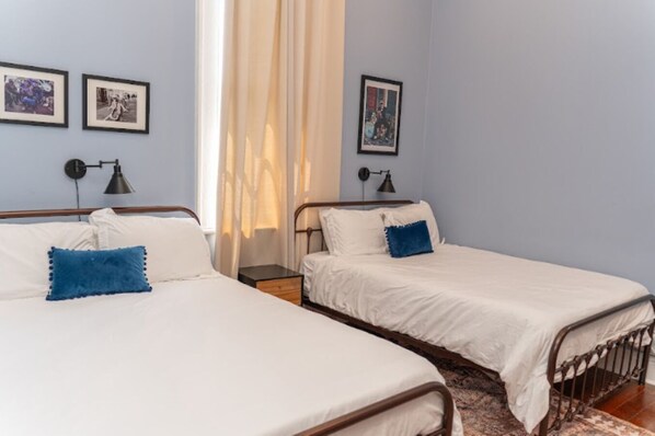 5 chambres, fer et planche à repasser, Wi-Fi, draps fournis
